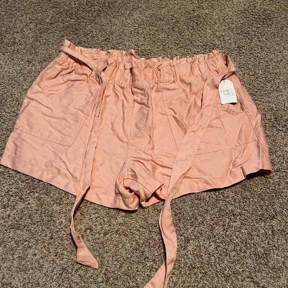 Womens high rise pull on shorts size xxl(20) - Picture 2 of 2